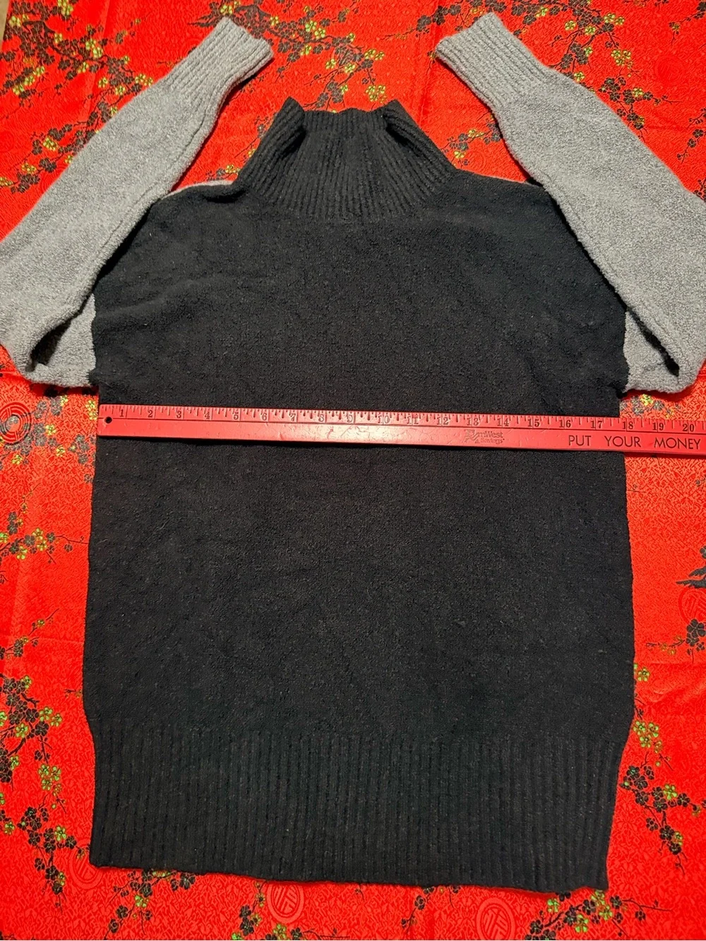 Caslon Black Body with Gray Sleeves Knit sweater
